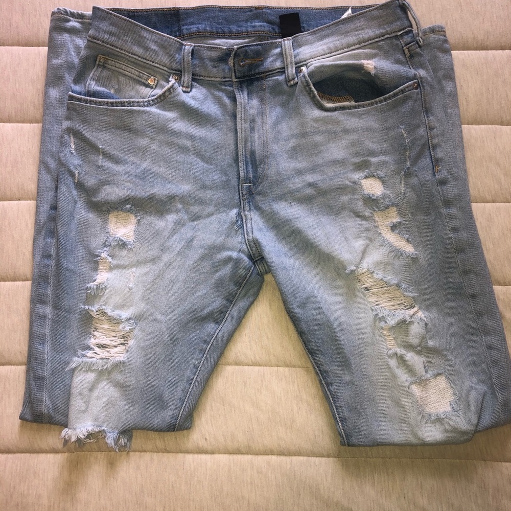 H&M distressed skinny jeans